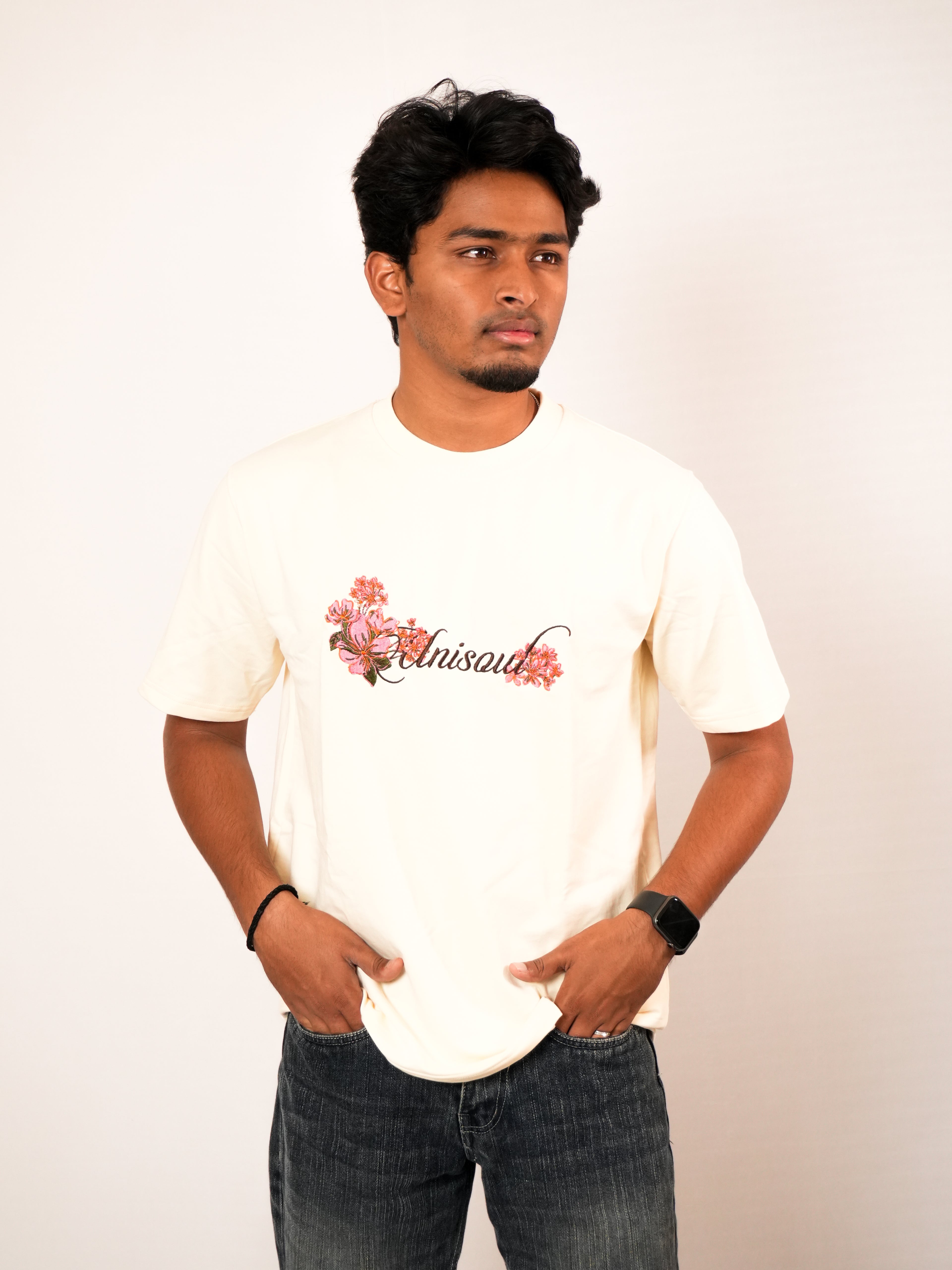 UNISOUL Floral Embroidered T‑Shirt
