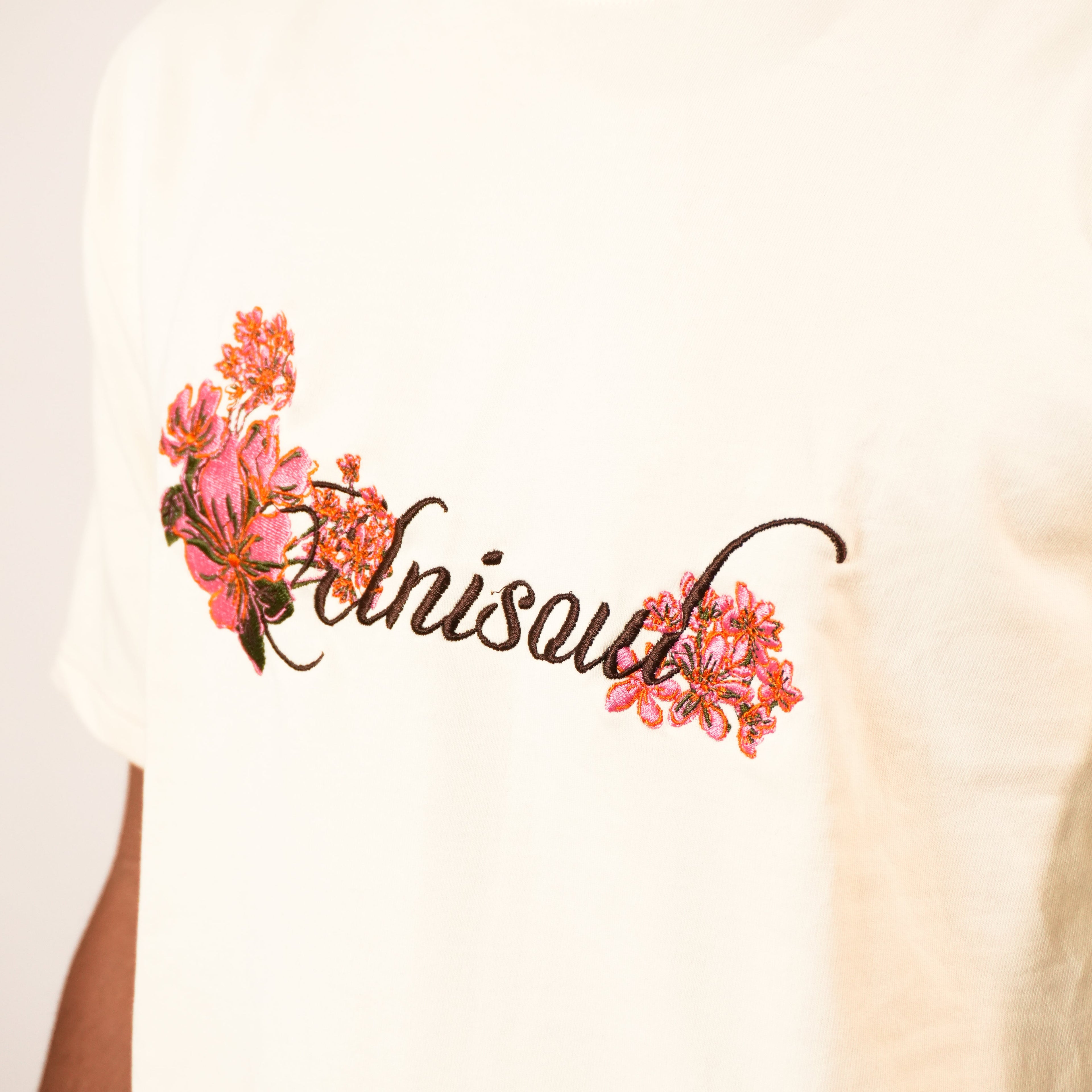 UNISOUL Floral Embroidered T‑Shirt